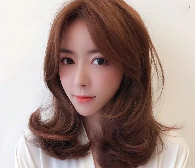 高家宝你好幸福啊爸爸是尔豪妈妈是小秦氏关键是他们爱你(图1)