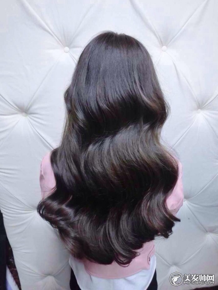 女性染烫头发危害大(图1)